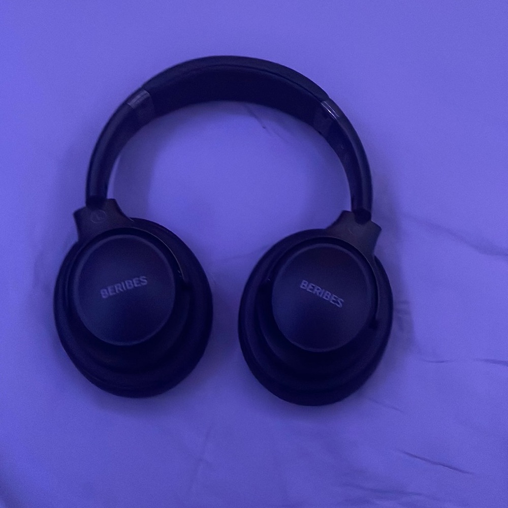Brand new BERIBES head phones black one size fits all with charger and aux cord